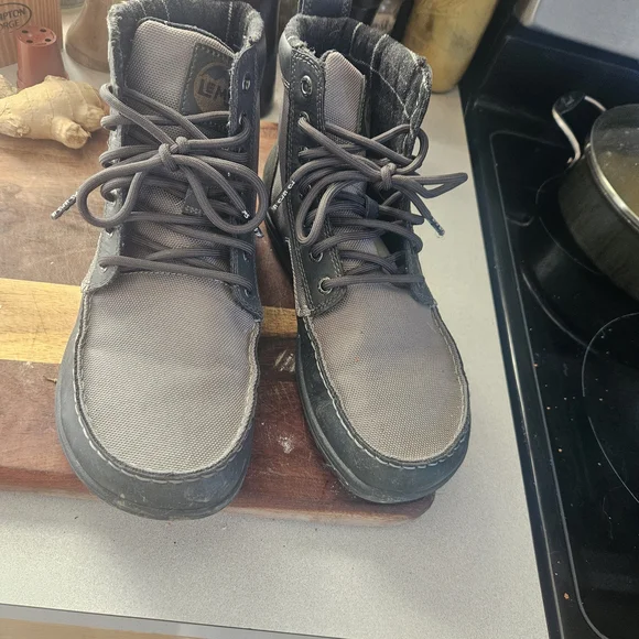 Men's Black and Gray Boots - Picture 5 of 7